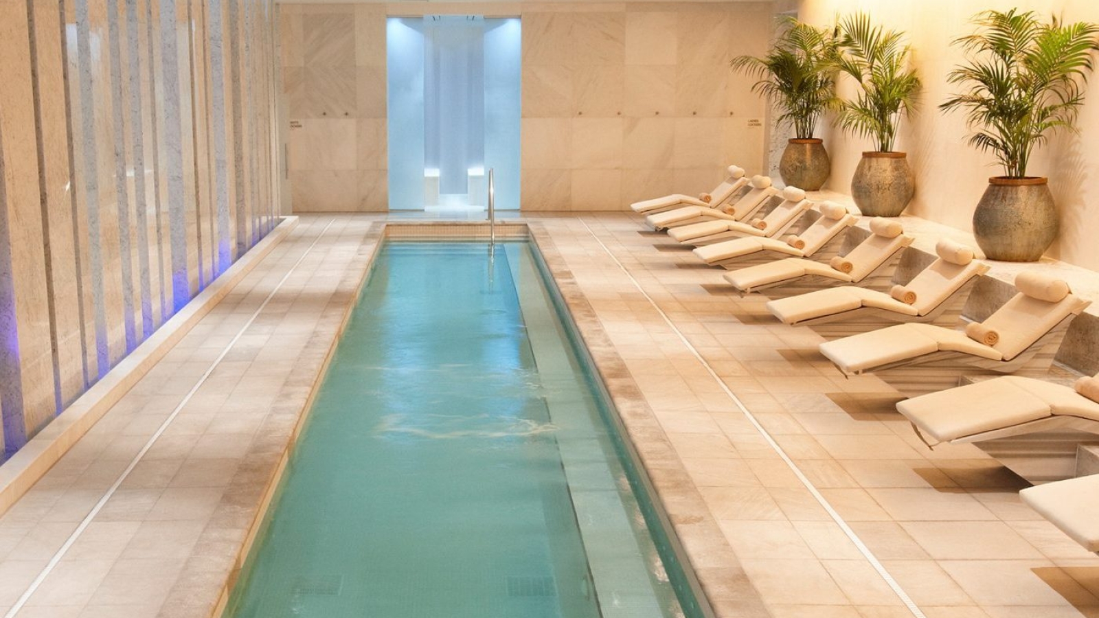 lapis-the-spa-at-fontainebleau-pool