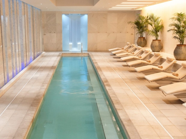 lapis-the-spa-at-fontainebleau-pool